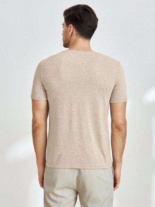 Manfinity Basics Men Solid Round Neck Tee