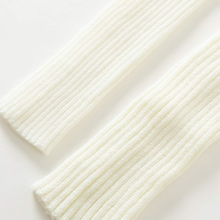 One Pair Of White Over-the-knee Leg Warmers Socks