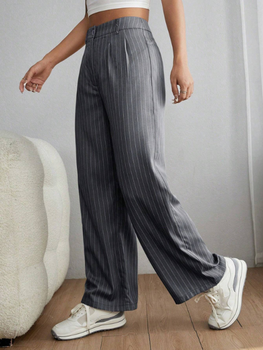 PETITE Striped Print Plicated Detail Pants