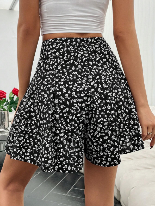 VCAY Ditsy Floral Print Flare Leg Skort