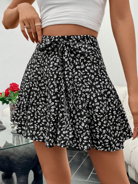 VCAY Ditsy Floral Print Flare Leg Skort