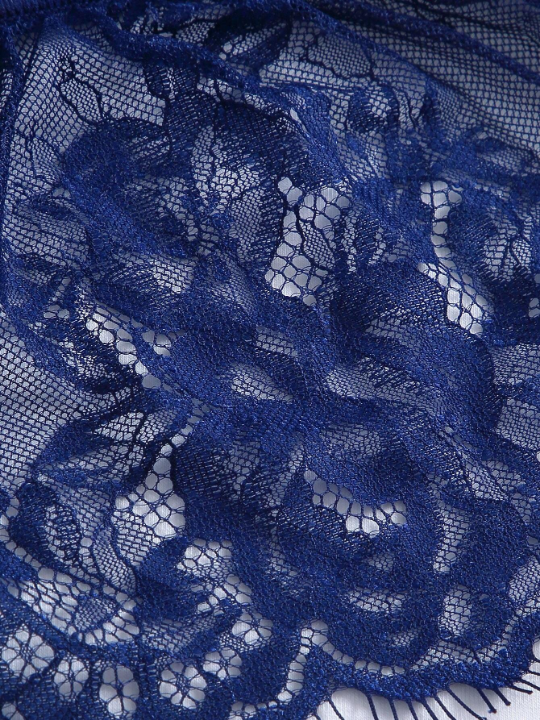 Eyelash Lace Underwire Garter Lingerie Set With 1pair Stocking