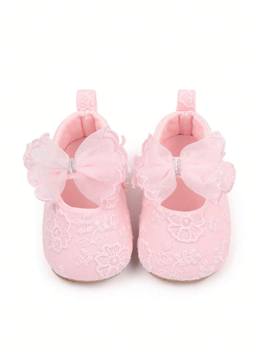 A Pair Of Cute, Comfortable, Soft, And Flat Pink Shoes For Baby Girls, Popular During Spring And Summer