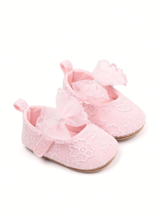 A Pair Of Cute, Comfortable, Soft, And Flat Pink Shoes For Baby Girls, Popular During Spring And Summer