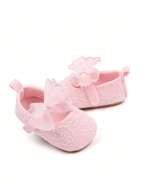 A Pair Of Cute, Comfortable, Soft, And Flat Pink Shoes For Baby Girls, Popular During Spring And Summer