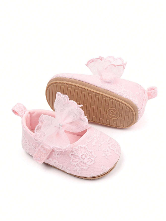 A Pair Of Cute, Comfortable, Soft, And Flat Pink Shoes For Baby Girls, Popular During Spring And Summer