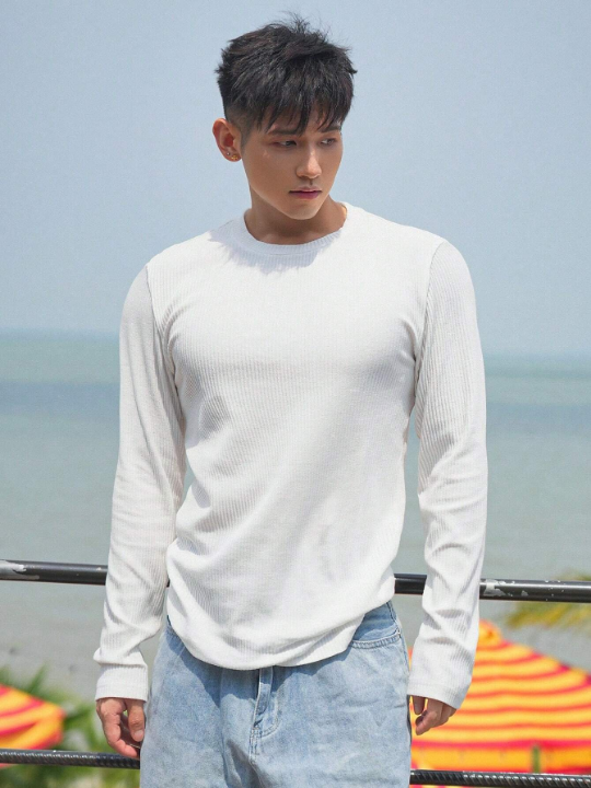 DAZY Men Solid Round Neck Tee