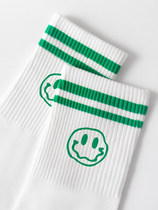 1 Pair Men's Mid-calf Socks With Smiling Face & Green Double Stripe Patterns, Breathable & Odor-resistant, Suitable For Daily Wear And Outdoor Activities