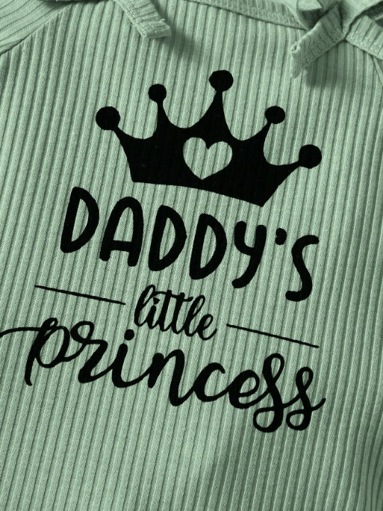 Baby Girl Crown & Slogan Graphic Cold Shoulder Bodysuit