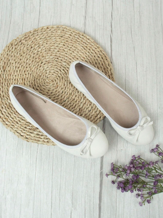 Fashionable And Comfortable Women's Flat Shoes