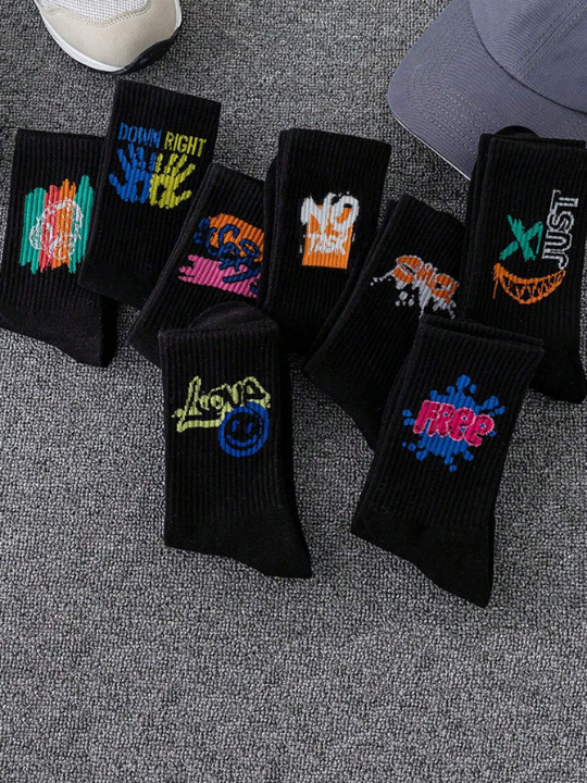 8 Pairs Random Unisex Black Graffiti Design Mid-calf Crew Socks For Couple