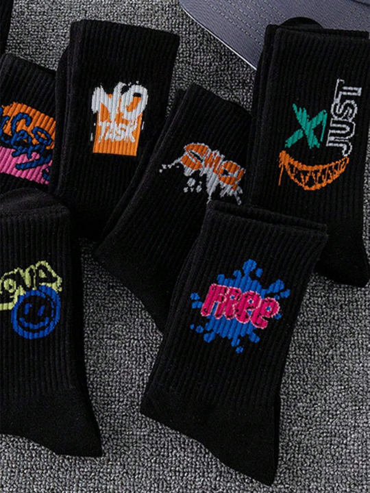 8 Pairs Random Unisex Black Graffiti Design Mid-calf Crew Socks For Couple