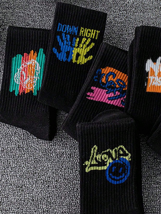 8 Pairs Random Unisex Black Graffiti Design Mid-calf Crew Socks For Couple