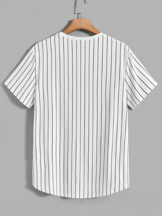 Manfinity Hypemode Men Striped & Letter Graphic Tee