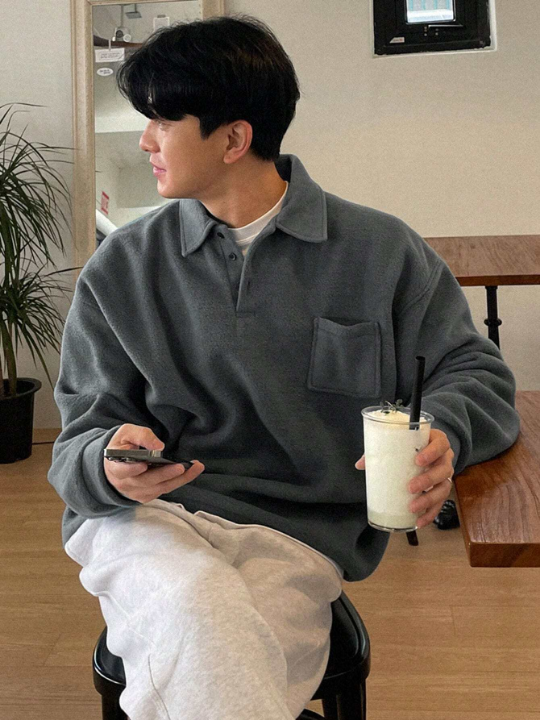 DAZY Men Pocket Patched Drop Shoulder Sweatshirt