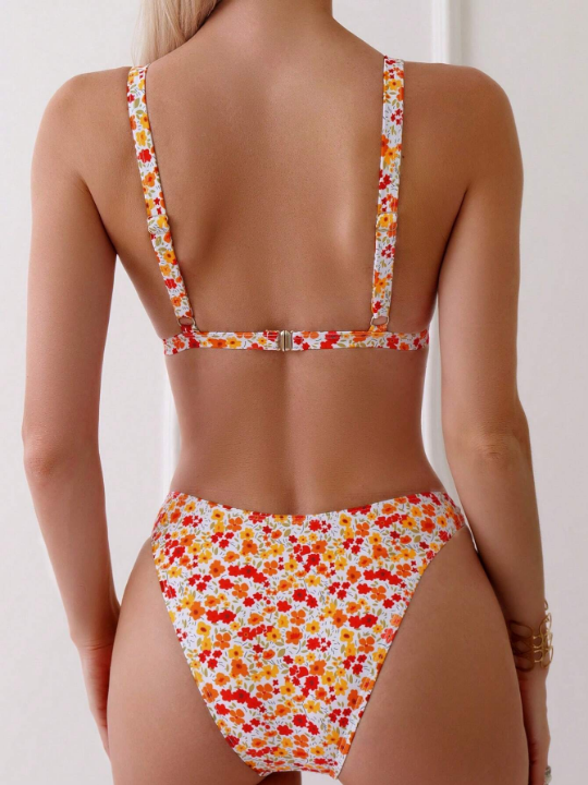 Ditsy Floral Triangle Bikini Swimsuit New Year