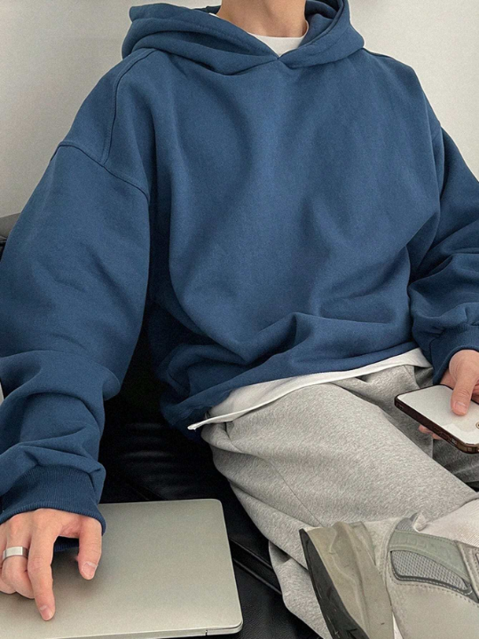 DAZY Men Solid Drop Shoulder Hoodie