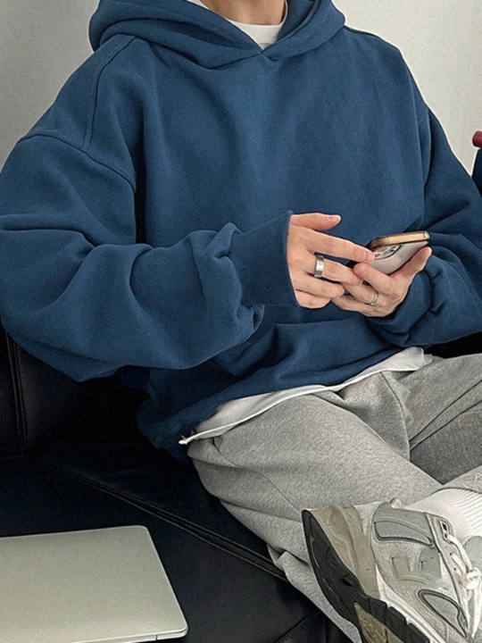 DAZY Men Solid Drop Shoulder Hoodie