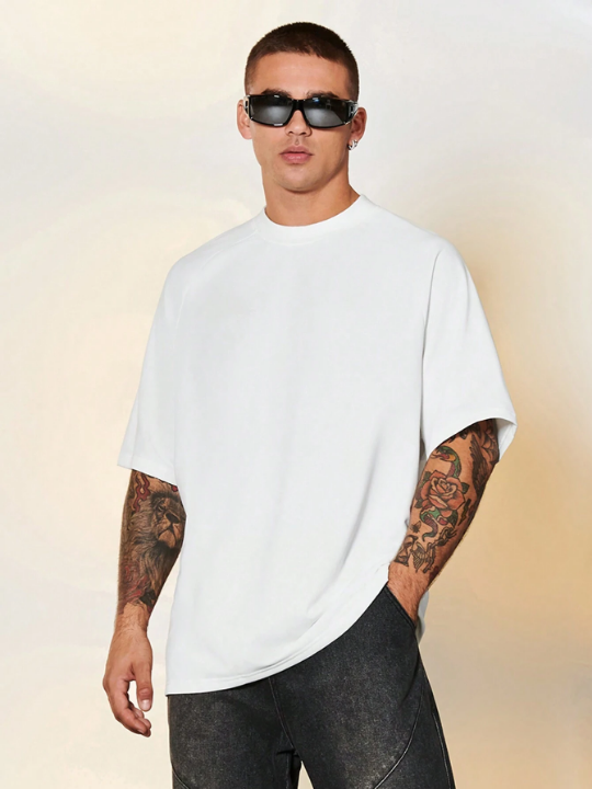 Manfinity LEGND Men Solid Raglan Sleeve Tee