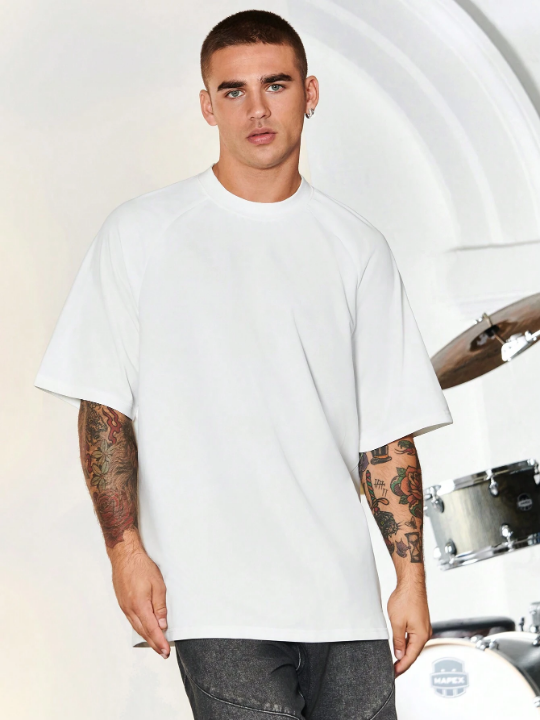 Manfinity LEGND Men Solid Raglan Sleeve Tee