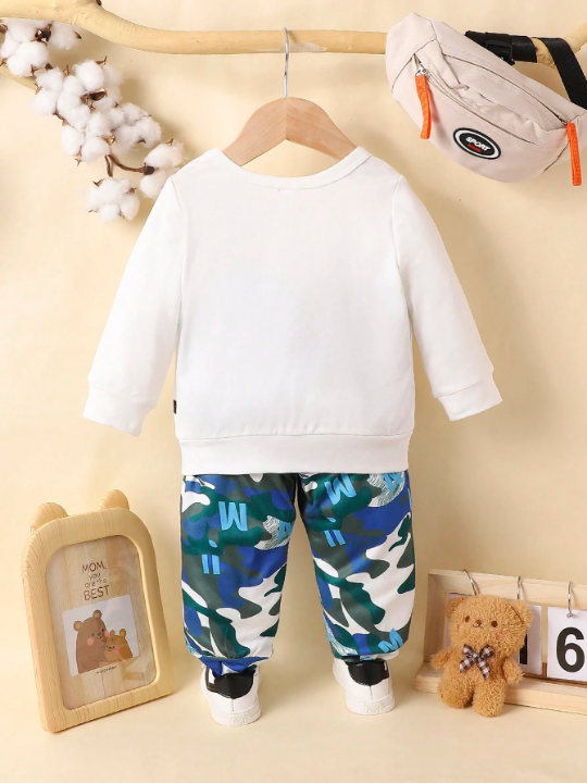 Baby Boy Bear And Camo Print Sweatshirt & Sweatpants