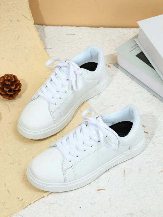 Fashionable White Unisex Comfortable Casual Shoes For Commuting And Walking