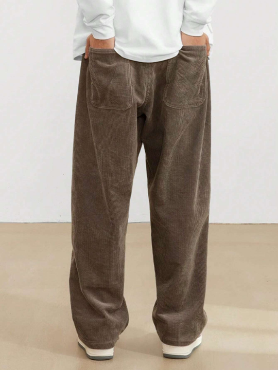 Manfinity Hypemode Loose Fit Men's Corduroy Pants With Letter Patch Detail