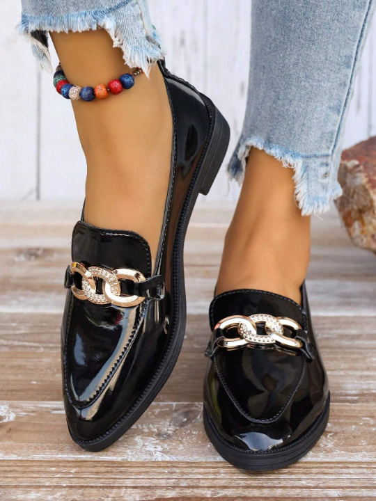 Women's Flat Shoes,Women's new chain-decorated flat shoes, outdoor and versatile, with pointed toes, square heels, black color, daily work shoes, and comfortable fashion design