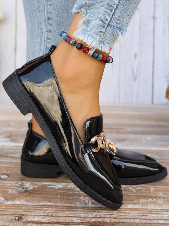 Women's Flat Shoes,Women's new chain-decorated flat shoes, outdoor and versatile, with pointed toes, square heels, black color, daily work shoes, and comfortable fashion design