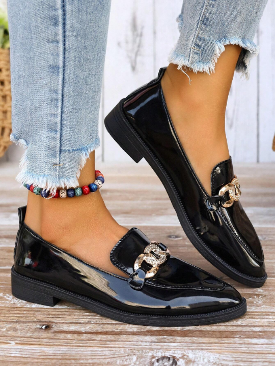 Women's Flat Shoes,Women's new chain-decorated flat shoes, outdoor and versatile, with pointed toes, square heels, black color, daily work shoes, and comfortable fashion design