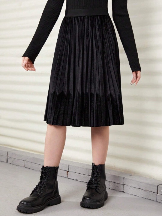 Teen Girl Solid Pleated Velvet Skirt