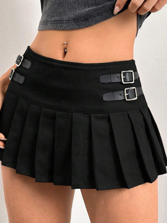 ICON Solid Buckle Detail Pleated Skirt