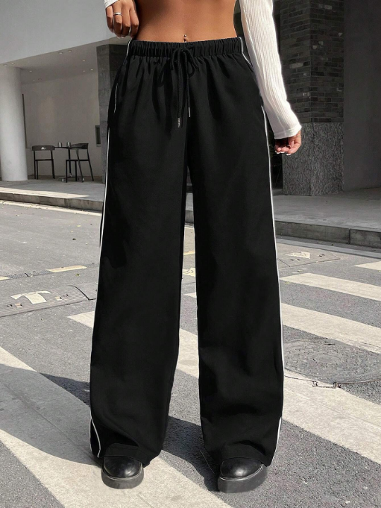 EZwear Contrast Piping Drawstring Waist Wide Leg Cargo Pants