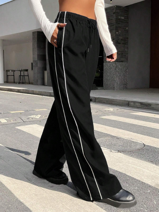 EZwear Contrast Piping Drawstring Waist Wide Leg Cargo Pants