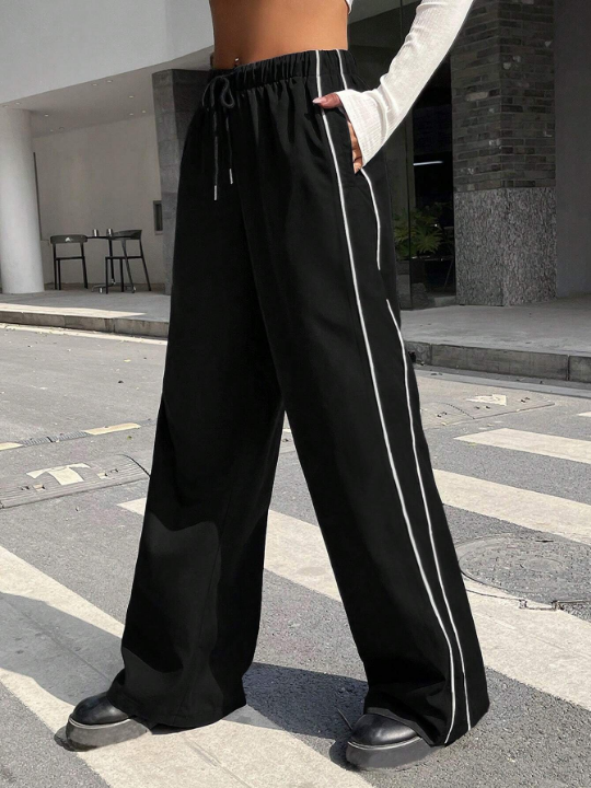 EZwear Contrast Piping Drawstring Waist Wide Leg Cargo Pants