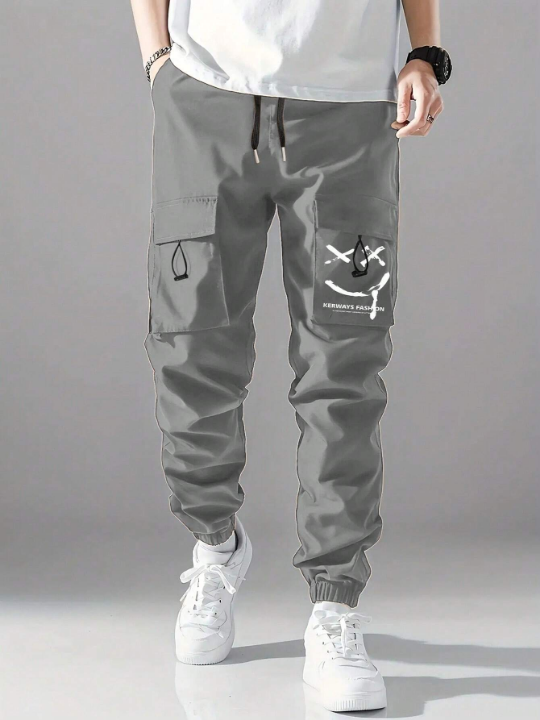 Men Letter Graphic Flap Pocket Drawstring Waist Cargo Pants