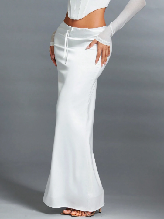 BAE White Satin Mermaid Skirt With Low Waistline For Elegant Date Night Or Party, Perfect For New Year's Eve Or Christmas Outfit