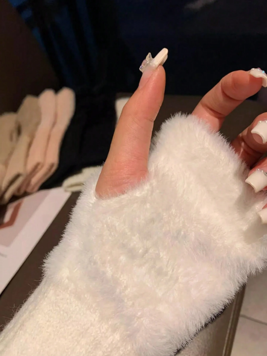 1 Pair Mink Fleece Soft Winter Half Finger Gloves Women Warm Luxury Solid White Plush Knitted Fingerless Gloves Wrist Mittens Writting