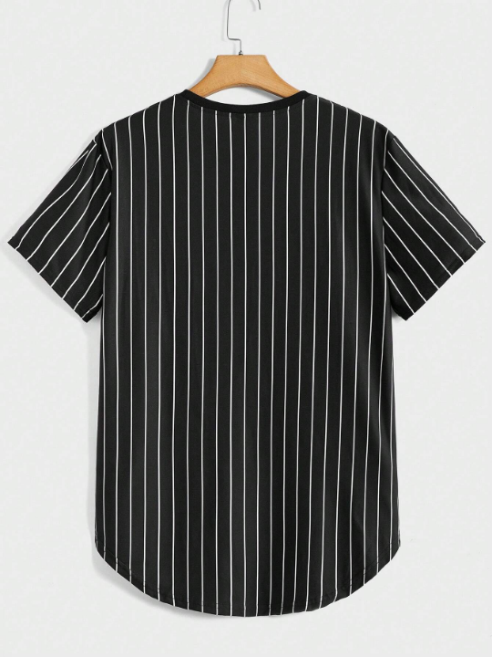 Manfinity Hypemode Men Striped & Letter Graphic Patch Detail Tee