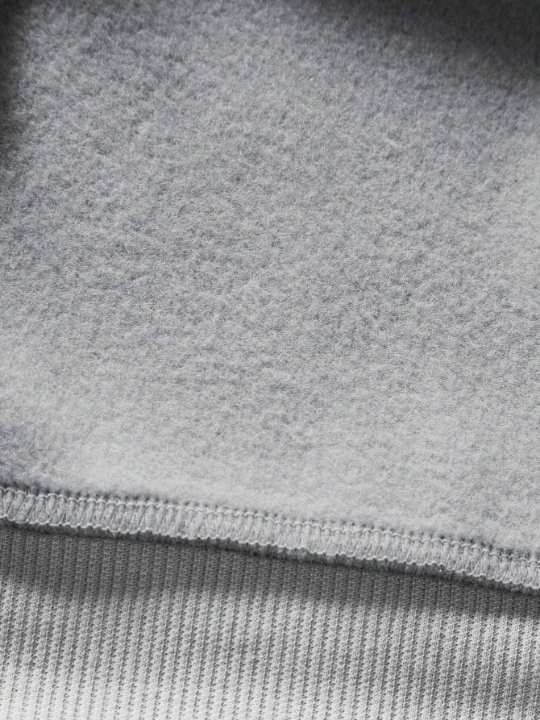 Cottnline Men 1pc Letter Patched Detail Thermal Lined Sweatshirt