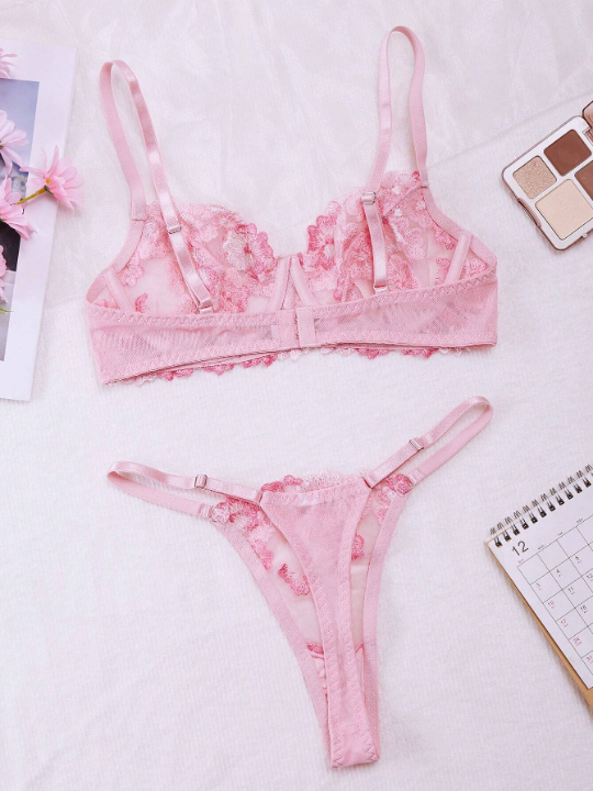 Ladies' Sexy Embroidery Lingerie Set (Valentine'S Day Style)