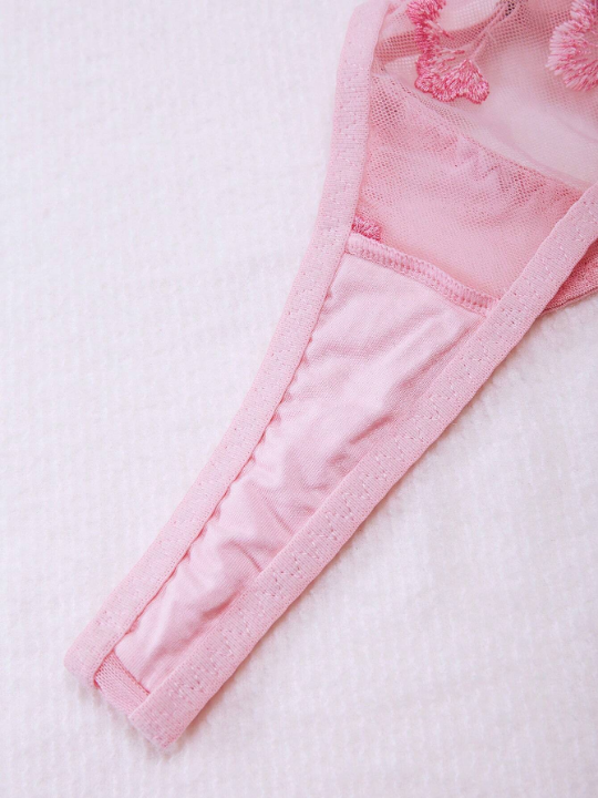 Ladies' Sexy Embroidery Lingerie Set (Valentine'S Day Style)