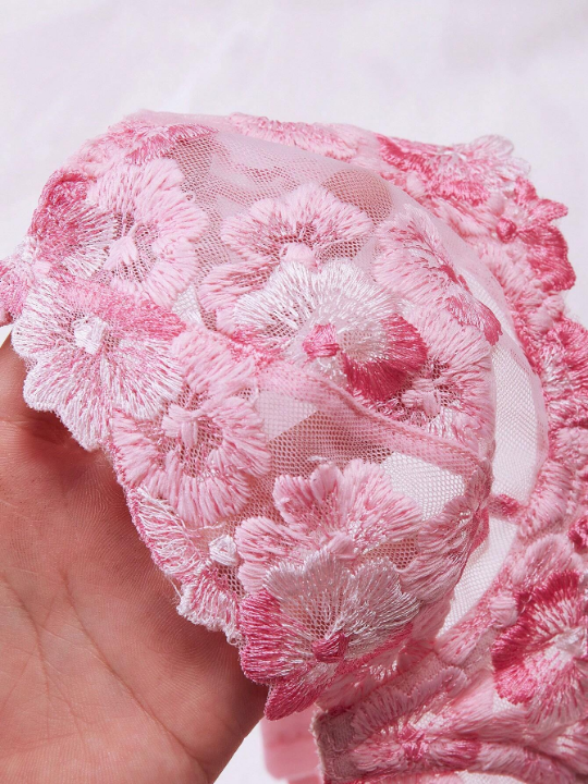 Ladies' Sexy Embroidery Lingerie Set (Valentine'S Day Style)