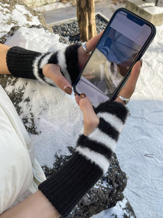 DAZY Fluffy Regular Knitted Striped Fingerless Gloves