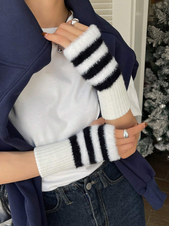 DAZY Striped Fluffy Fingerless Gloves