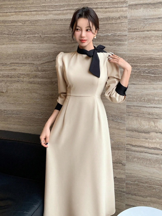 DAZY Ladies' Contrast Color Collar, Tie Waist, Puff Sleeve Dress