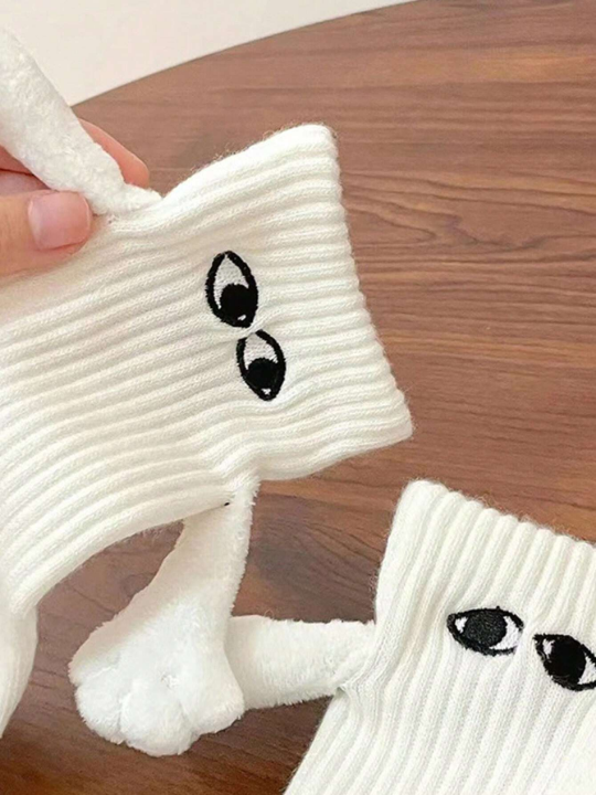 2pairs Funny Couples' Hand In Hand Socks With 3d Eye & Pull Tab Design