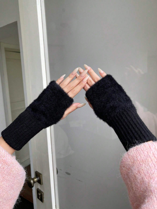 DAZY Black Regular Knit Gloves