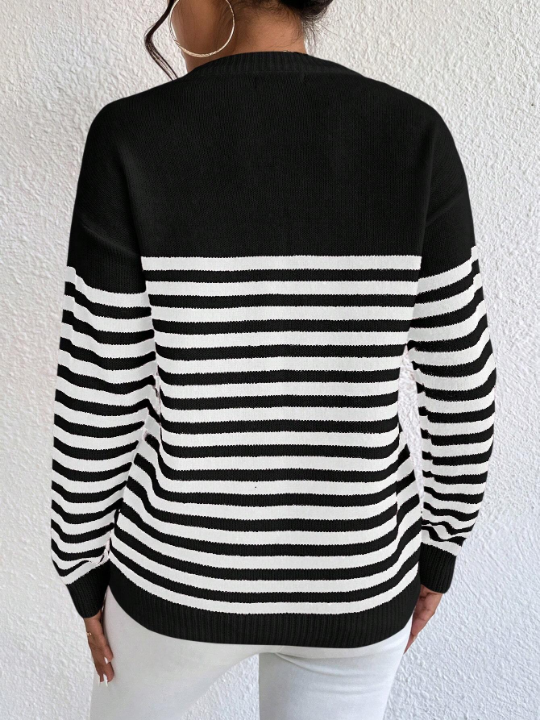 Essnce Heart Pattern Striped Sweater