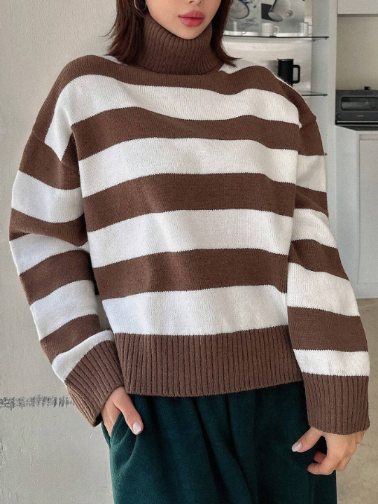 DAZY Contrast Striped Turtleneck Pullover